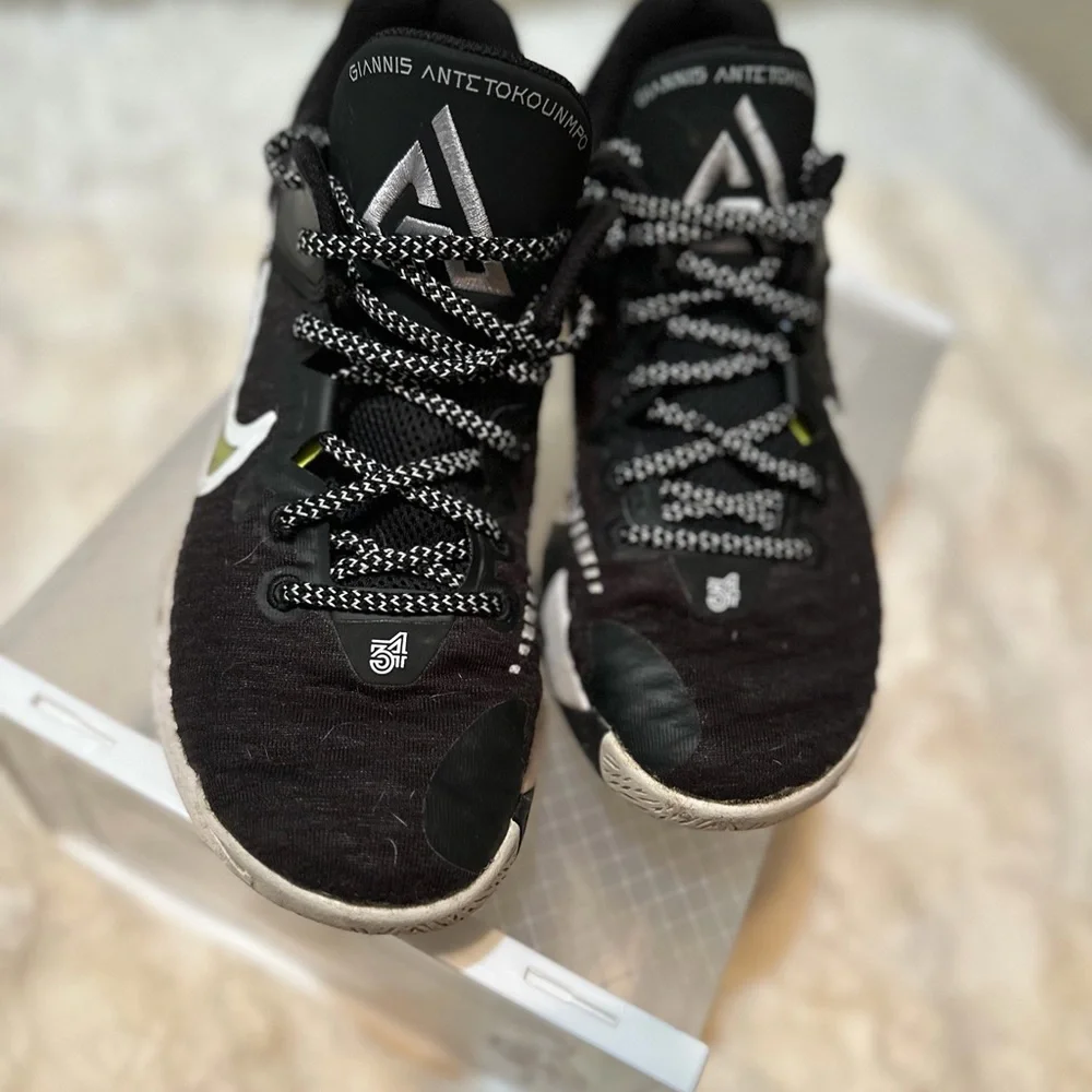 NIKE• Giannis Antetokounmpo Black and White Basketball Sneakers•9